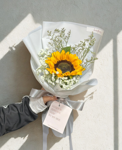 Single Bright Sunflower & Baby's Breath Bouquet