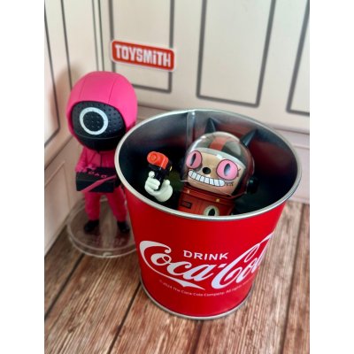 [พร้อมส่งในไทย] ถังโค้กจิ๋ว ถังโลหะลายโค้ก ถังใส่ปากกา ของตกแต่งโต๊ะทำงาน ของจิ๋ว