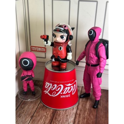 [พร้อมส่งในไทย] ถังโค้กจิ๋ว ถังโลหะลายโค้ก ถังใส่ปากกา ของตกแต่งโต๊ะทำงาน ของจิ๋ว