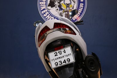 SUZUKI BURGMAN 400 ปี 2020 สีขาว