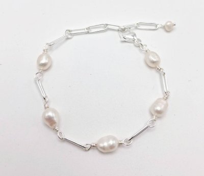 Vera bracelet ( Silver color)