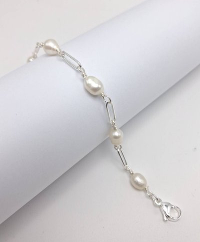 Vera bracelet ( Silver color)