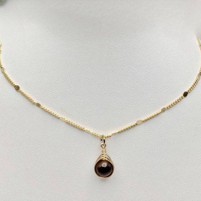 Wire wrapping necklace (Garnet)