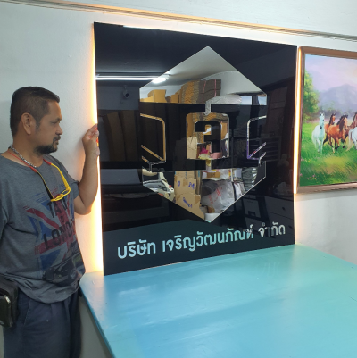 ป้ายอะคริลิคมิลเลอร์สี่เหลี่ยมรวมไฟออกหลัง ขนาด 120x120 cm.