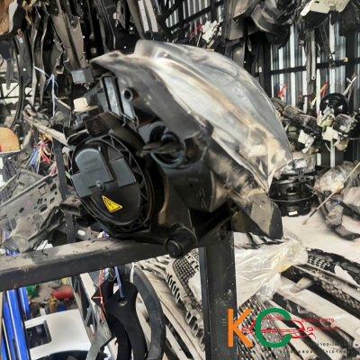 ไฟหน้า Mercedes-Benz W169 ของแท้ มือสอง สภาพดี พร้อมใช้งาน Genuine Used Mercedes-Benz W169 Headlight in Good Condition