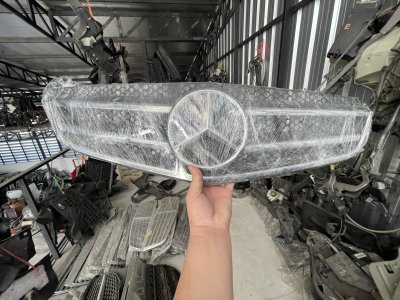 กระจังหน้าW212