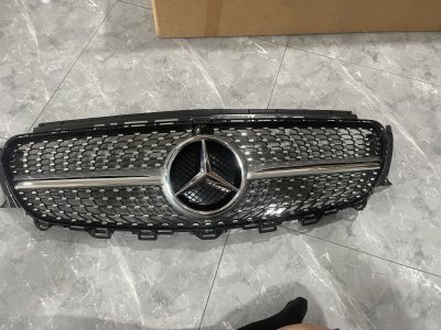 กระจังหน้าW156