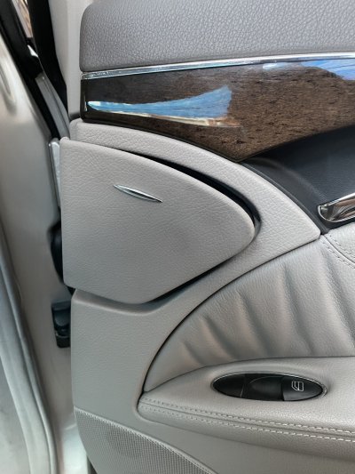 ที่เขี่ยบุหรี่ด้านหลัง รถเบนซ์w211