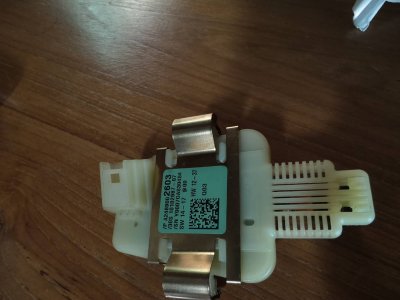 เซ็นเซอร์ควบคุมเส้นทาง (Lane Sensor) สำหรับ Mercedes-Benz (สินค้ามือสอง) Mercedes-Benz Lane Sensor (Used Part)