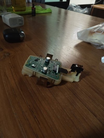 เซ็นเซอร์ควบคุมเส้นทาง (Lane Sensor) สำหรับ Mercedes-Benz (สินค้ามือสอง) Mercedes-Benz Lane Sensor (Used Part)