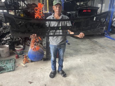 แผงจิ้งหรีด W639