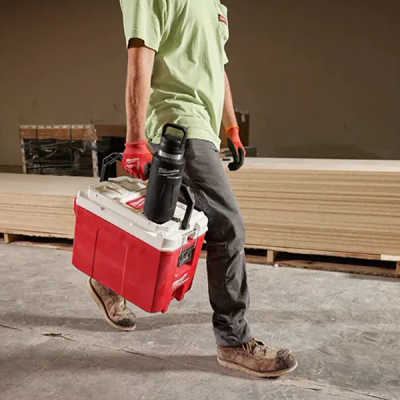 Milwaukee รุ่น 48-22-8396B แก้วเก็บความเย็น PACKOUT™  ขนาด 24 ออนซ์ พร้อมฝาแบบ Chug Lid