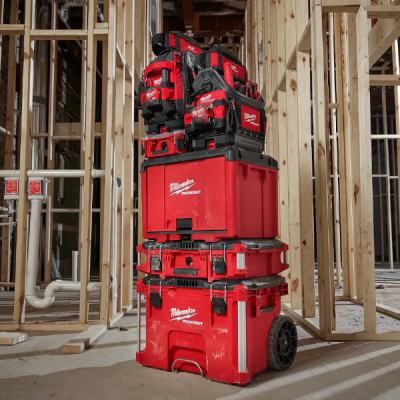 Milwaukee รุ่น 48-22-8427 กล่องเครื่องมือ PACKOUT ล้อลากพร้อมก้านจับ low profile