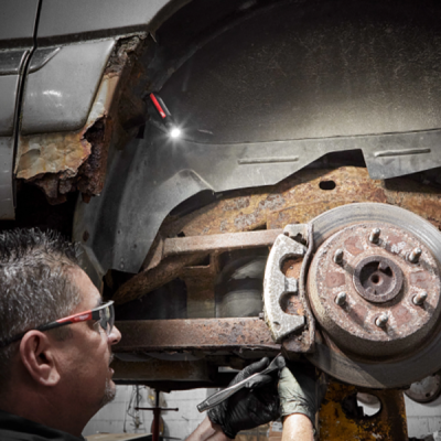 Milwaukee รุ่น IR FL500 ไฟฉาย แบบชาร์จไฟได้ 500 ลูเมน