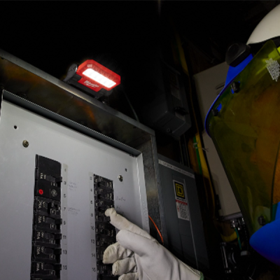 Milwaukee รุ่น L4 FFL-301 ไฟส่องทำงาน แบบบานพับ