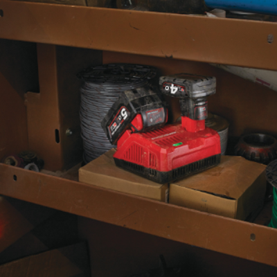 Milwaukee รุ่น M12-18 FC แท่นชาร์จแบตเตอรี่ 12-18 โวลต์ แบบชาร์จเร็ว