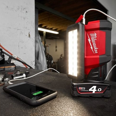 Milwaukee รุ่น M12 PAL-0 ไฟส่องพื้นที่พร้อมช่องชาร์จ USB (เครื่องเปล่า)