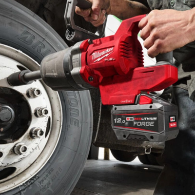 Milwaukee รุ่น M18 FB12 M18 FORGE™ แบตเตอรี่ 12 แอมป์อาว