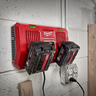 Milwaukee รุ่น M18 DFC แท่นชาร์จแบตเตอรี่ 18 โวลต์ แบบชาร์จเร็ว 2 ช่อง