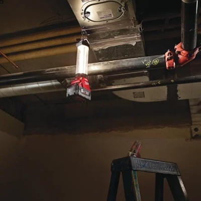 Milwaukee รุ่น M18 LL-0 ไฟตะเกียง 18 โวลต์ พร้อมที่ชาร์จ USB (เครื่องเปล่า)