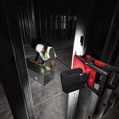 Milwaukee รุ่น M18 PAL2 M18™ ไฟส่องพื้นที่ปรับมุมโคม