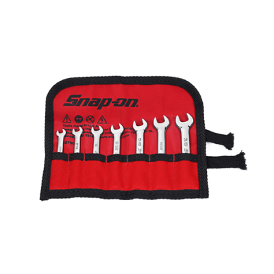 Snap-on รุ่น OXI707BK ชุดประแจแหวนผ่า 7 ชิ้น ประแจชนิดนี้สำคัญมากสำหรับงาน ระบบเบรก, สายน้ำมัน และระบบแอร์ เพราะออกแบบมาเพื่อจับน็อตหัวสายทองเหลืองหรือเหล็กที่อ่อนหัวรูดง่าย ประแจจะโอบล้อมน็อตได้มากกว่าประแจปากตายทั่วไป