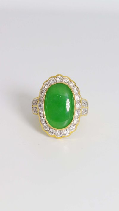 แหวนหยกพม่าล้อมเพชร ตัวเรือนทองแท้ 18K Gold Jade Ring with Diamond Halo