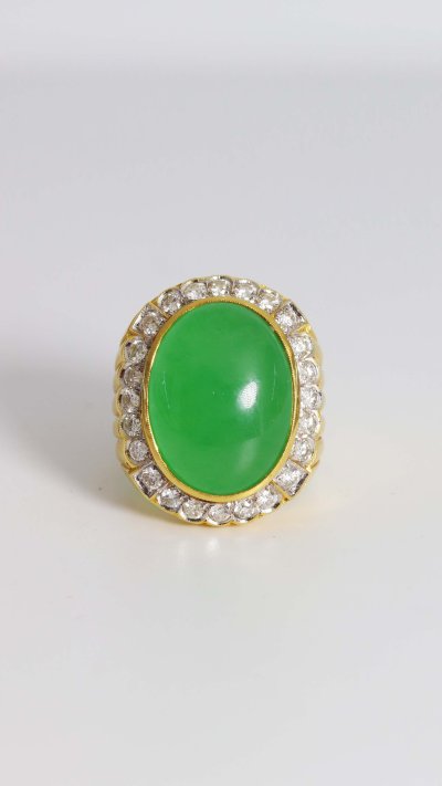แหวนหยกพม่าล้อมเพชร ตัวเรือนทองแท้ 18K Gold Jade Ring with Diamond Halo