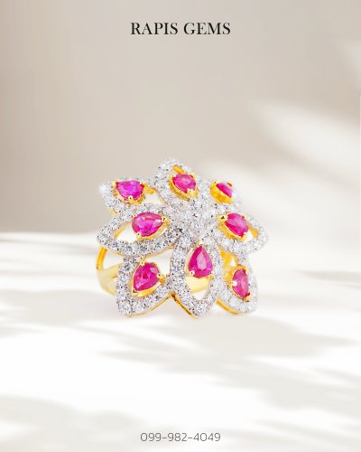 แหวนทับทิมดอกไม้ล้อมเพชรแท้ หรูหราละมุน เหมาะเป็นของขวัญรัก Gold Ruby Ring with Diamond Halo