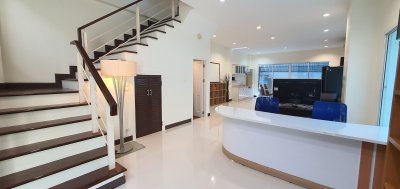 The Executive Home Office, (นวมินทร์ 70.)