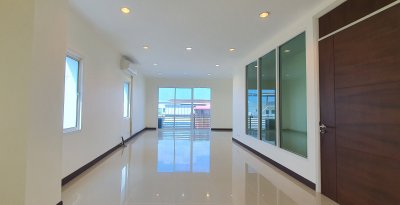 The Executive Home Office, (นวมินทร์ 70.)