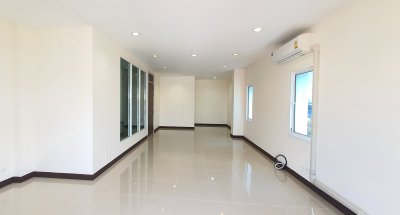 The Executive Home Office, (นวมินทร์ 70.)