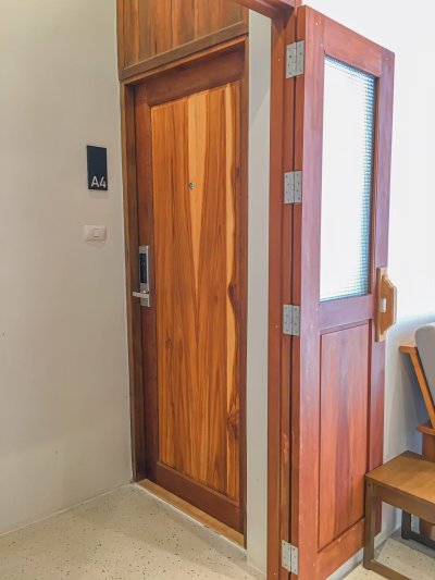 ADJOINING ROOM U CHAIKHONG