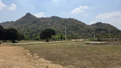 ที่โฉนด วิวภูเขาล้อม เหมาะกับคนชอบธรรม 1 ไร่ 850,000.-