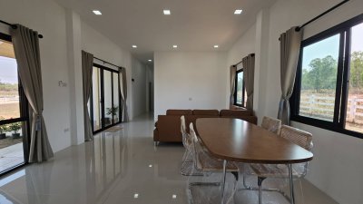 บ้านสวน สไตล์มินิมอล บนพื้นที่ 4 ไร่ 2 งาน มีบริเวณเยอะ