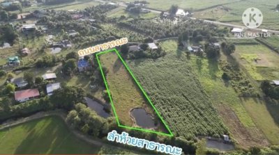 ที่ดินท้ายติดห้วย วิวเขา หน้าติดถนนคอนกรีต มีสระน้ำออก