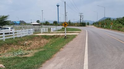 ที่ดิน 2 ไร่ 2 งาน ติดถนนทางหลวง ไร่ละ 550,000 บาท