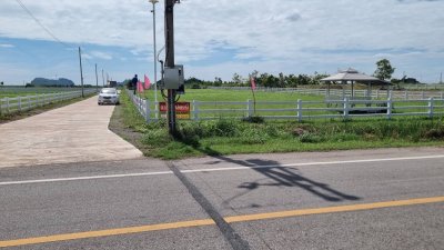 ที่ดิน 2 ไร่ 2 งาน ติดถนนทางหลวง ไร่ละ 550,000 บาท