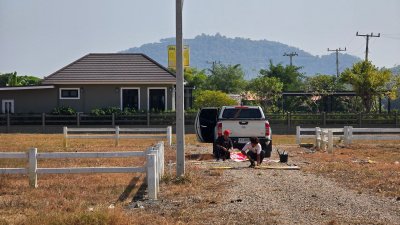 โฉนด 210 ตร.วา ติดถนน 2 ด้าน ใกล้คลองชลประทานมีคลองส่งน้ำ