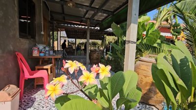 บ้านพร้อมที่ดินสวนเกษตร พร้อมบ่อน้ำ และโรงเรือนเลี้ยงสัตว์