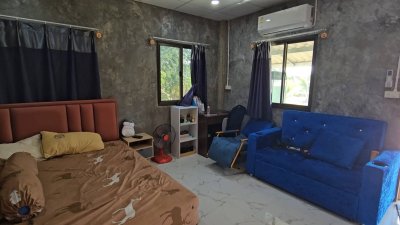 บ้านพร้อมที่ดินสวนเกษตร พร้อมบ่อน้ำ และโรงเรือนเลี้ยงสัตว์