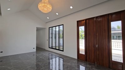 บ้านสร้างใหม่ริมคลอง ใกล้ตลาดน้ำอัมพวา