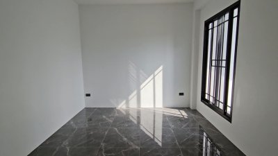 บ้านสร้างใหม่ริมคลอง ใกล้ตลาดน้ำอัมพวา