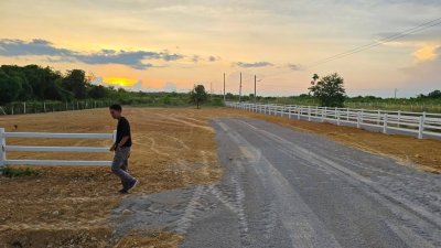 ที่ดินติดถนน 2 ด้าน ถมแล้ว ไฟฟ้า น้ำหน้าแปลง ทำเลค้าขาย ทำธุรกิจ