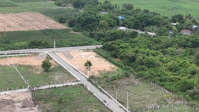 ที่ดินติดถนน 2 ด้าน ถมแล้ว ไฟฟ้า น้ำหน้าแปลง ทำเลค้าขาย ทำธุรกิจ