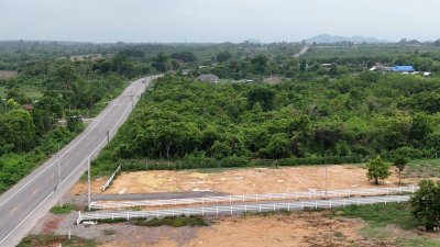 ที่ดินติดถนน 2 ด้าน ถมแล้ว ไฟฟ้า น้ำหน้าแปลง ทำเลค้าขาย ทำธุรกิจ