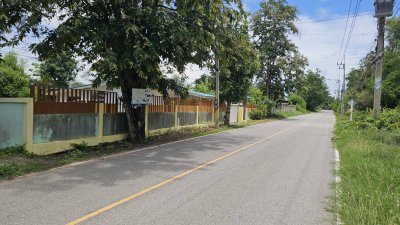 บ้านหน้าเขา ใกล้กรุงเทพฯ ติดถนนลาดยาง มีจุดชมวิวด้านหลังบ้าน