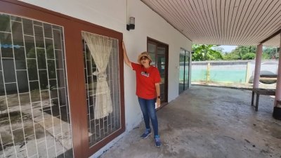 บ้านหน้าเขา ใกล้กรุงเทพฯ ติดถนนลาดยาง มีจุดชมวิวด้านหลังบ้าน