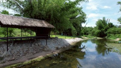 ที่ดินโฉนดติดคลองท่าเคย พร้อมบ้านพัก ลานกางเต้นท์ และอาคารอเนกประสงค์