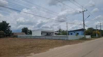 ที่ดินติดถนนลาดยาง 150 ตร.วา ราคา 490,000.- ฟรีโอน ที่ดินติดถนนลาดยาง 150 ตร.วา ราคา 490,000.- ฟรีโอน